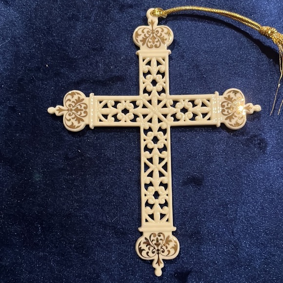 LENOX Pierced Gold Cross Ornament 5" - Picture 9 of 11